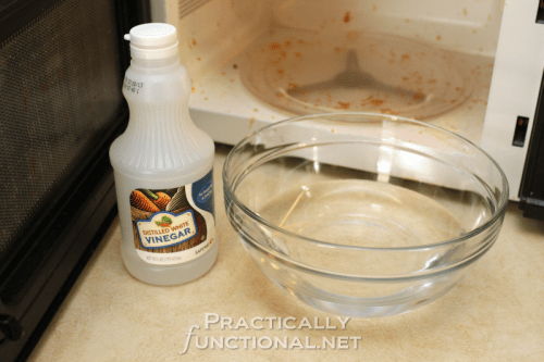 How-To-Clean-A-Microwave-With-Vinegar-500x333